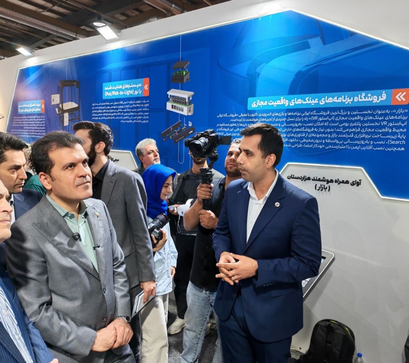 بازدید معاون علمی و فناوری ریاست جمهوری از غرفه آریاساسول در نمایشگاه فر ایران